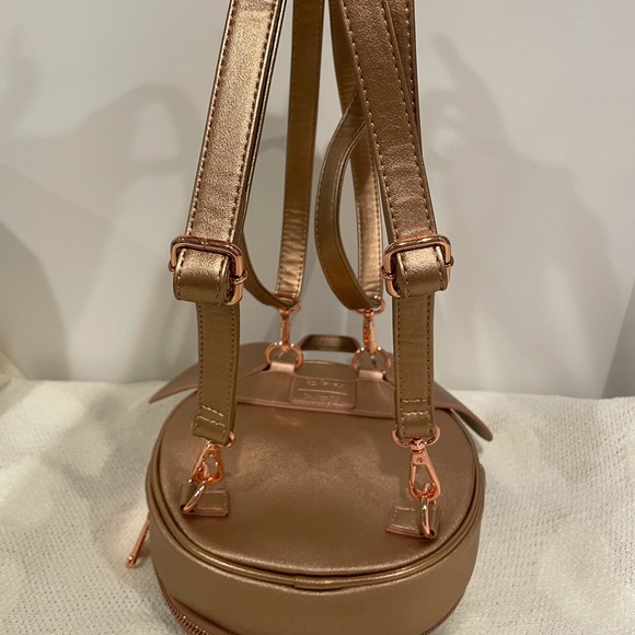 Rose gold lounge fly pin collector backpack - Picture 2 of 5